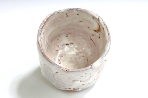 極美品!宇田川抱青　白萩　酒器　萩焼のぐい呑(共箱付) 極美品!宇田川抱青 白萩 酒器 萩焼のぐい呑(共箱付)